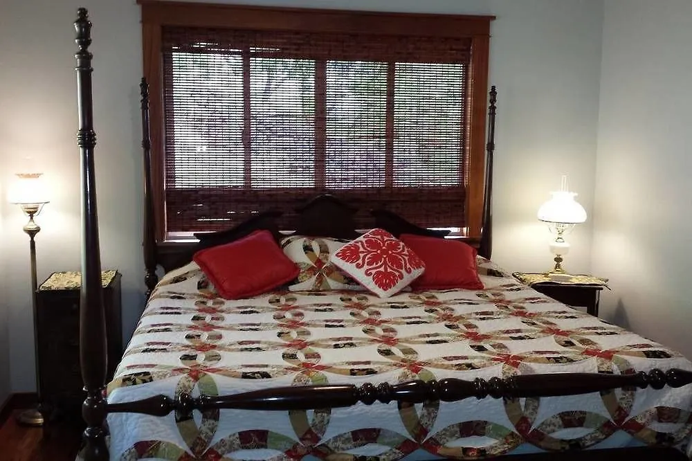 Kona Palace In Captain Cook Hotel